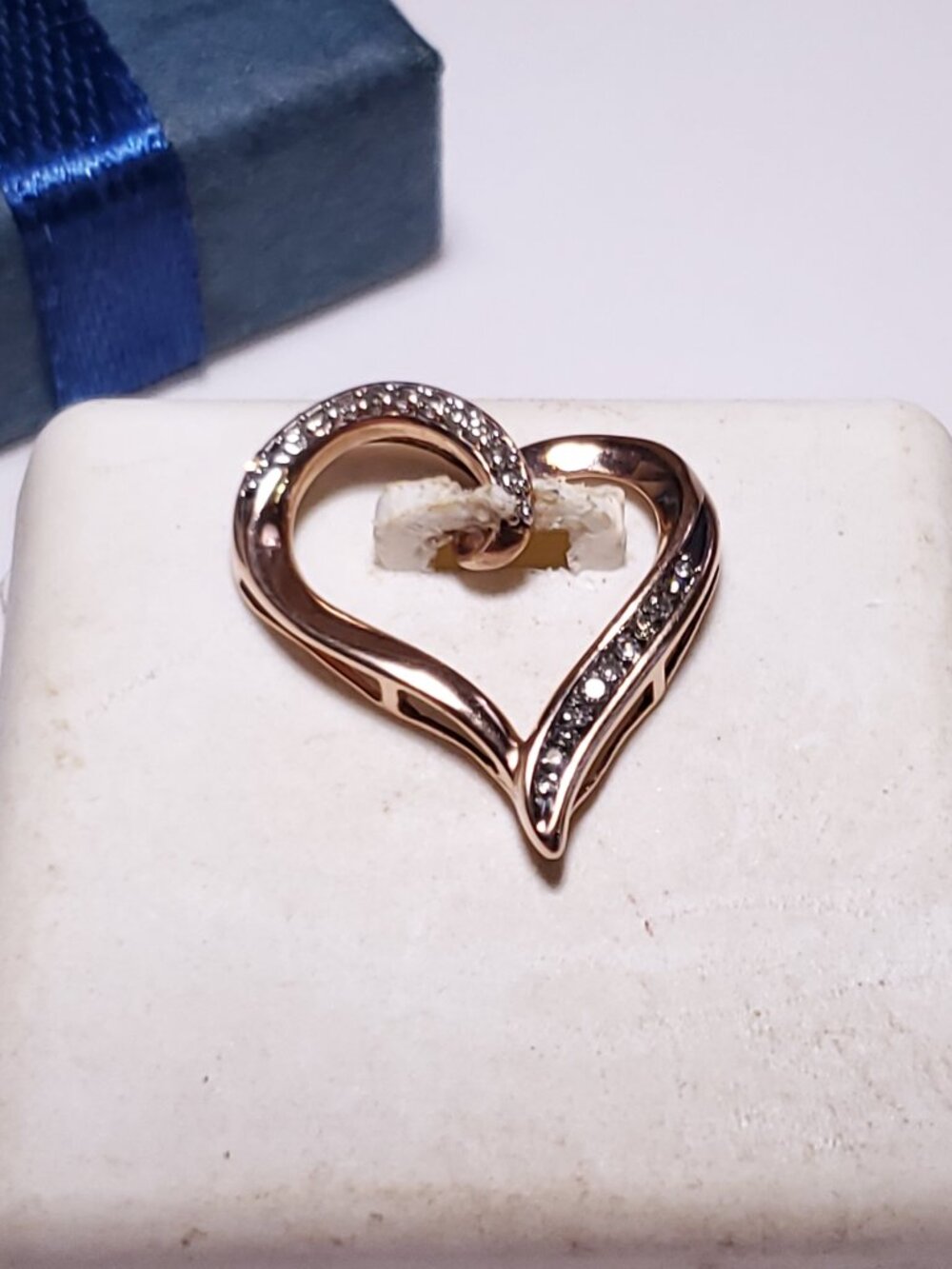 Estate .15ctw Natural Rd Diamond 10Kt Rose Gold freeform Open Heart Pendant24764